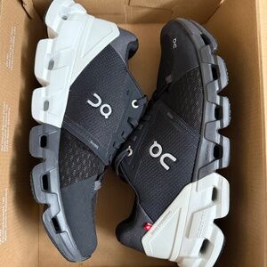 ON Cloudflyer 4 Wide “Black / White” – Women’s 8.5 (Worn Once)